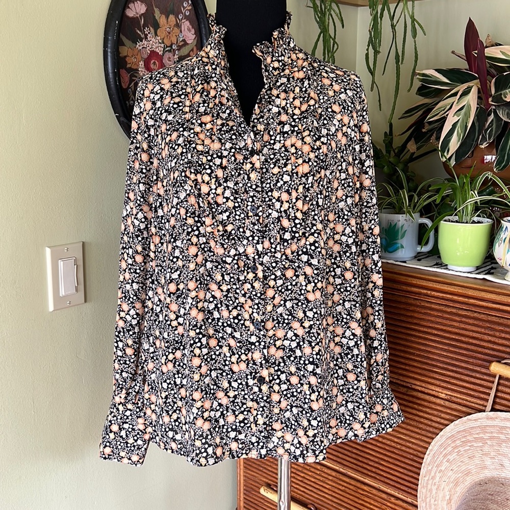 Nili Lotan floral button front top in size Medium.